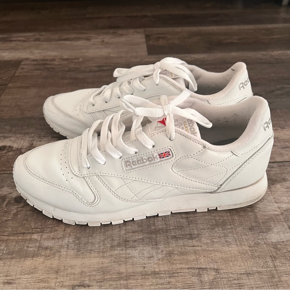 Reebok | woman’s classic white sneakers